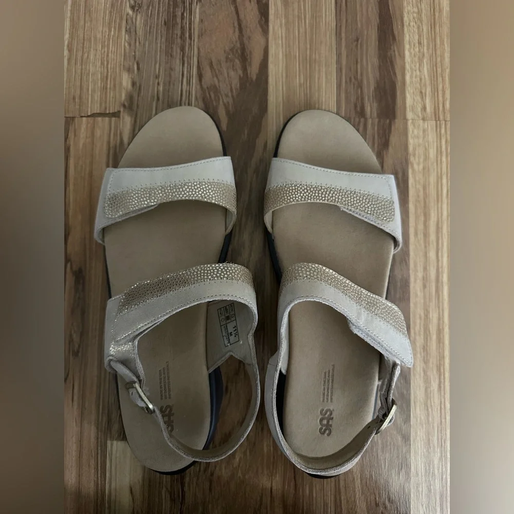 NWOT SAS Women’s Casual Nudu Heel Strap Sandal Golden Color Size 11.5 M